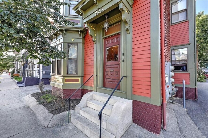 Building Photo - 225 Carpenter St