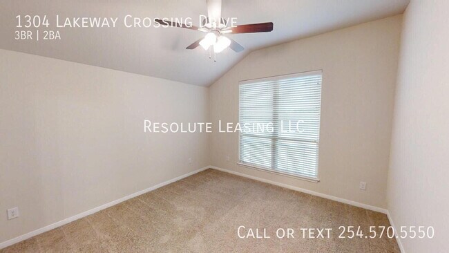 Building Photo - 1304 Lakeway Crossing Dr