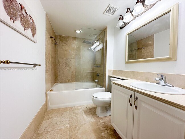 Building Photo - 1155 Brickell Bay Dr