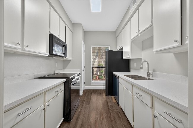 Building Photo - 9707 Richmond Ave