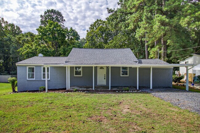 Building Photo - 13648 Track Ln