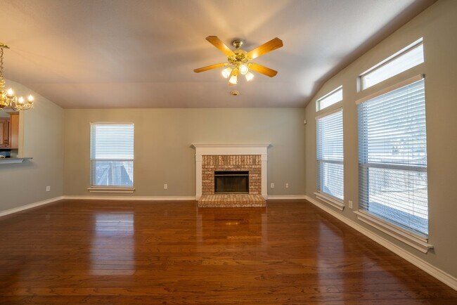 Building Photo - 1435 Bluff Forest