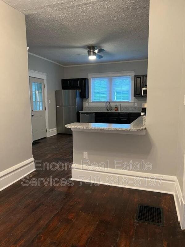 Building Photo - 526 Daniel Ave