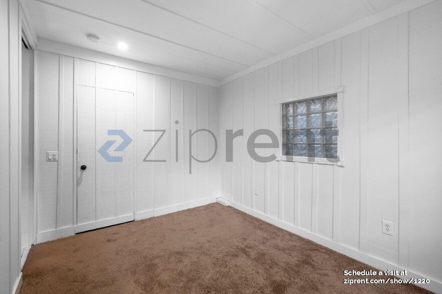 Building Photo - 17363 Park Ave