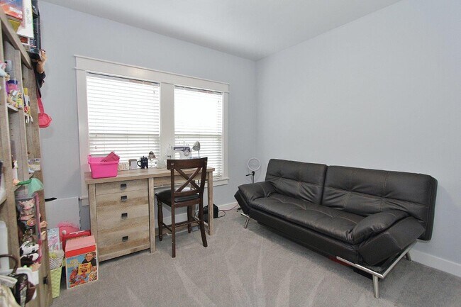 Building Photo - 3689 N Colbourne Way
