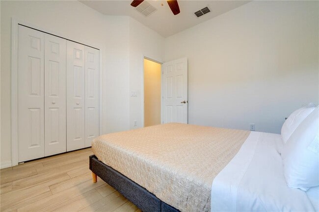 Building Photo - 2137 Crofton Ave