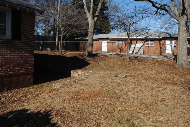 Building Photo - 3BR Brick House