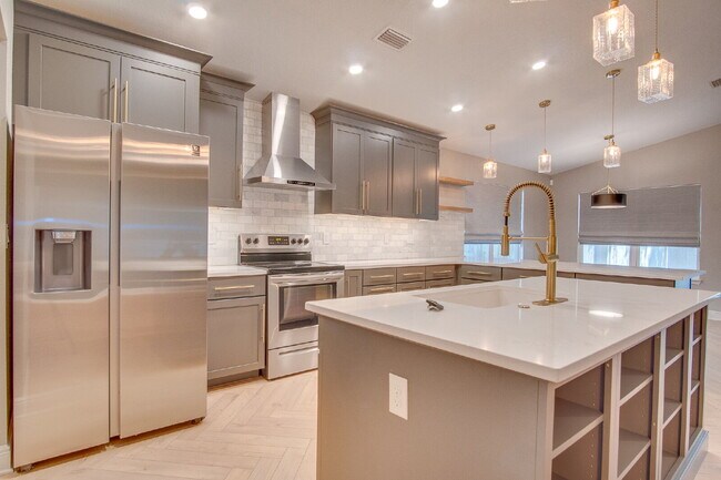 Building Photo - Spacious 4-Bedroom Home in Milton Near I-1...