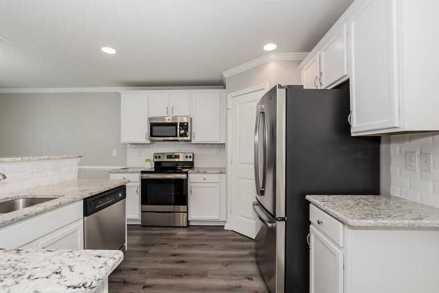 Building Photo - 5004 Broad Leaf Ct