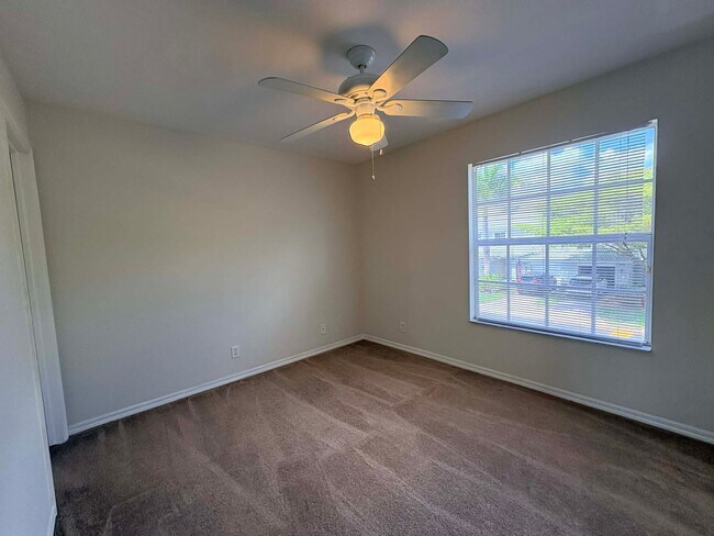 Building Photo - 2/2.5 Townhome in Fort Myers for Rent