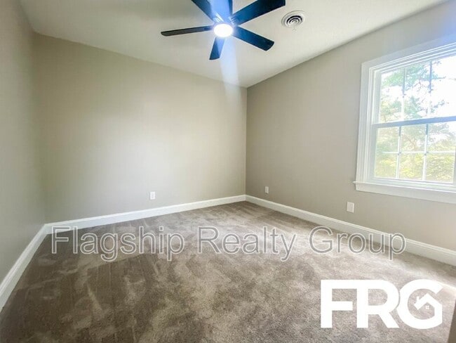 Building Photo - 232 N Marion Dr