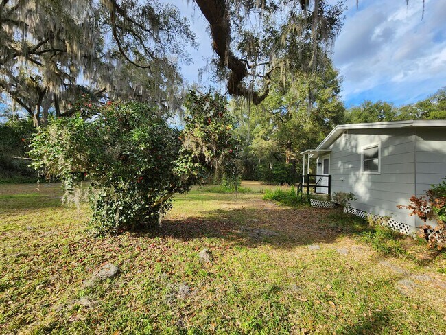 Building Photo - 3 Bedroom 1 Bathroom House