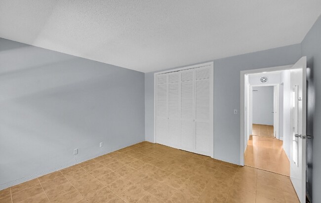 Building Photo - 2115 NE 42nd Ct