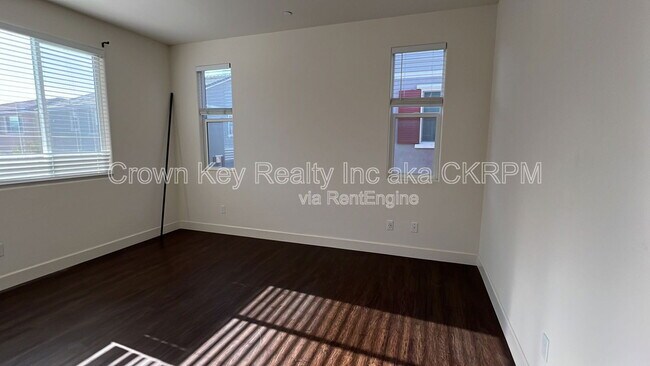 Building Photo - 448 Albertina Ave