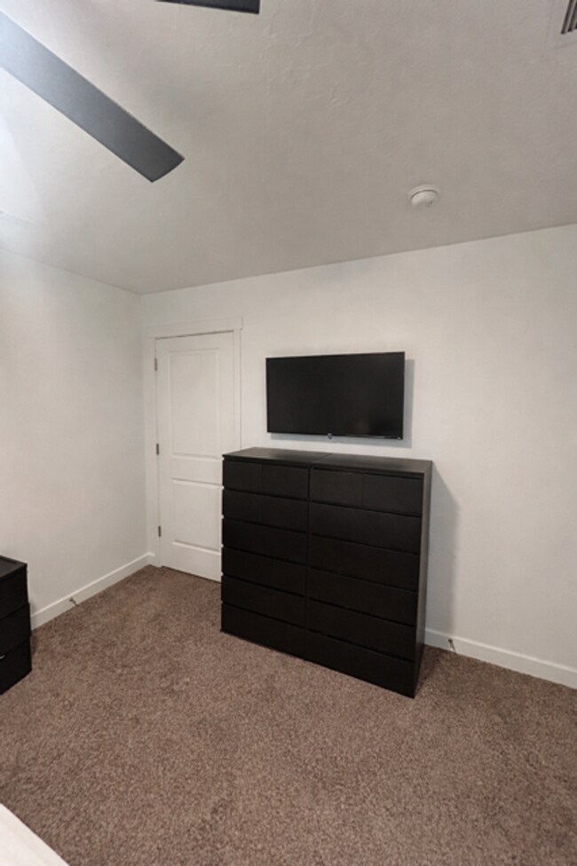 Building Photo - Gorgeous Townhome!!!