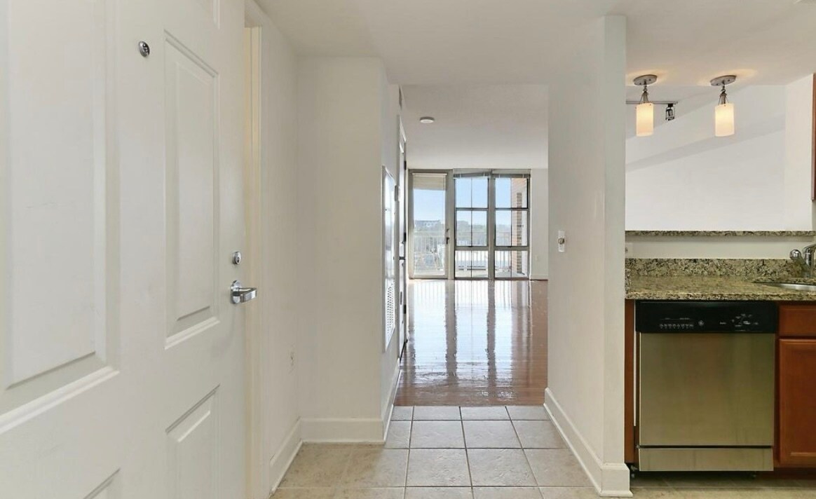 Building Photo - 11800 Sunset Hills Rd