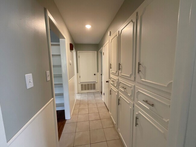 Building Photo - *NOW AVAILABLE* Absolutely Gorgeous 2 Bedr...