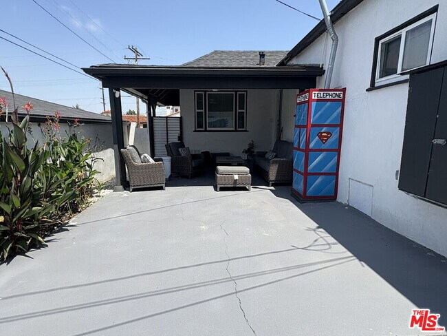Building Photo - 3453 Floresta Ave