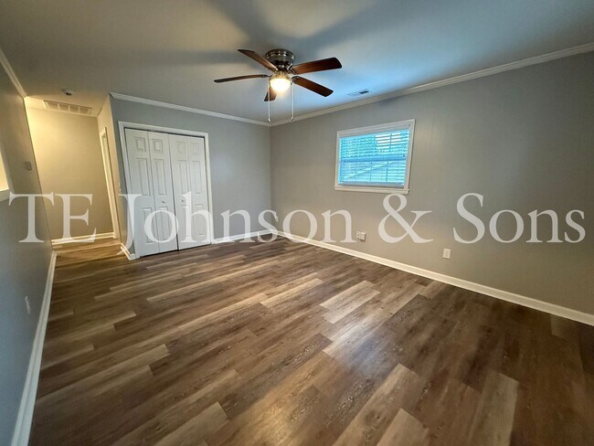 Building Photo - Modern Comfort with a Fenced Yard in Winston-Salem