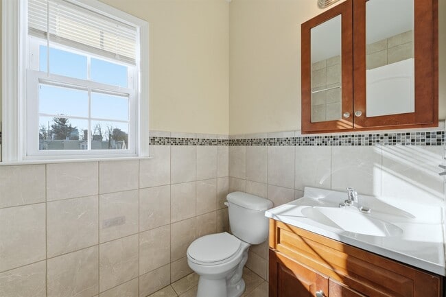 Building Photo - 109 Grant Ave