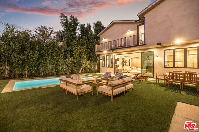 Building Photo - 4433 Kraft Ave