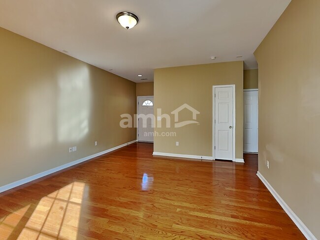 Building Photo - 113 Pin Oak Court