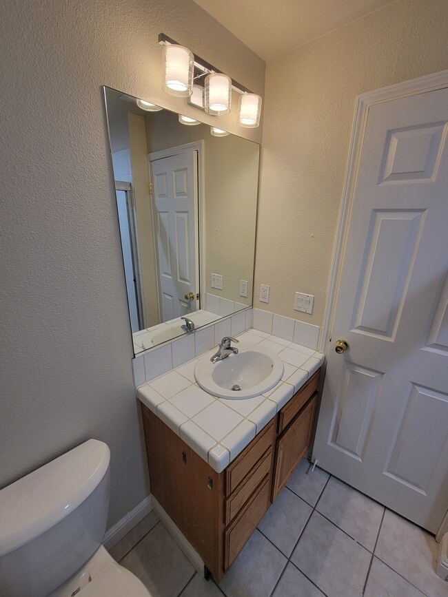 Building Photo - 158 Hall Ln