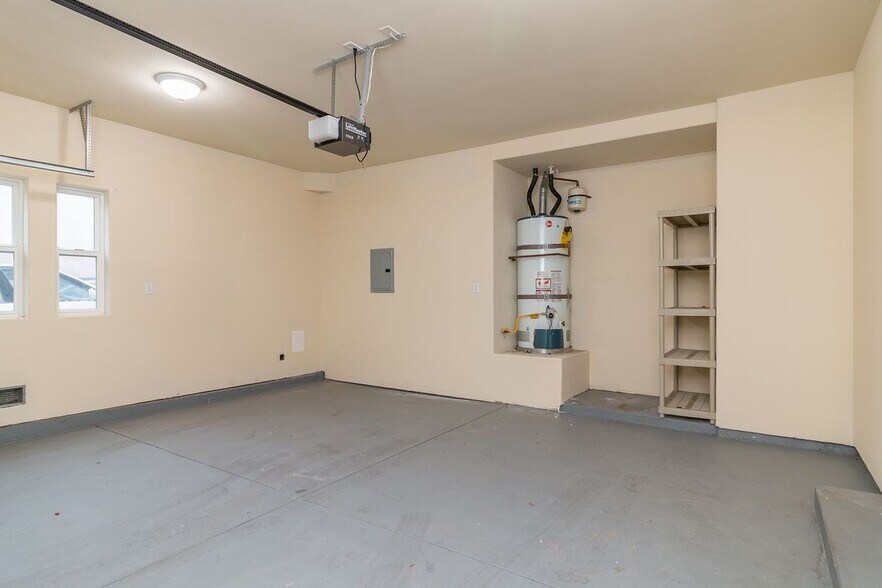 Building Photo - 3689 S La Cienega Blvd