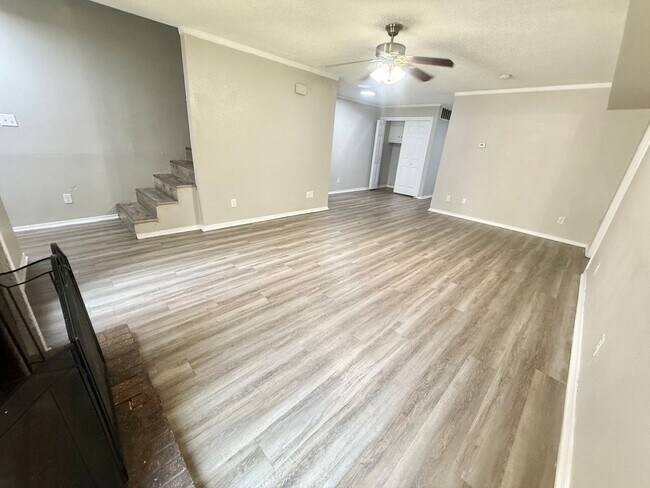 Building Photo - 1102 Lilac Dr
