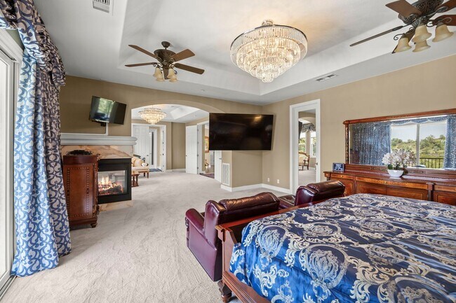 Building Photo - Exquisite Luxury Living in the Moorpark Co...