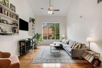 Building Photo - 955 Juniper St NE