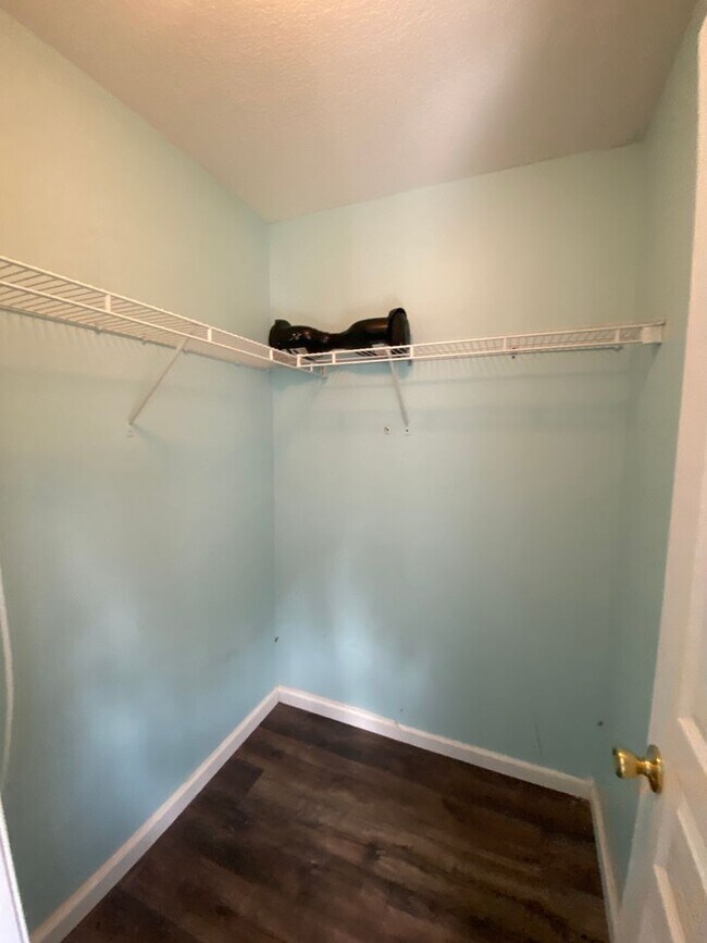 Building Photo - Charming Hampton Home