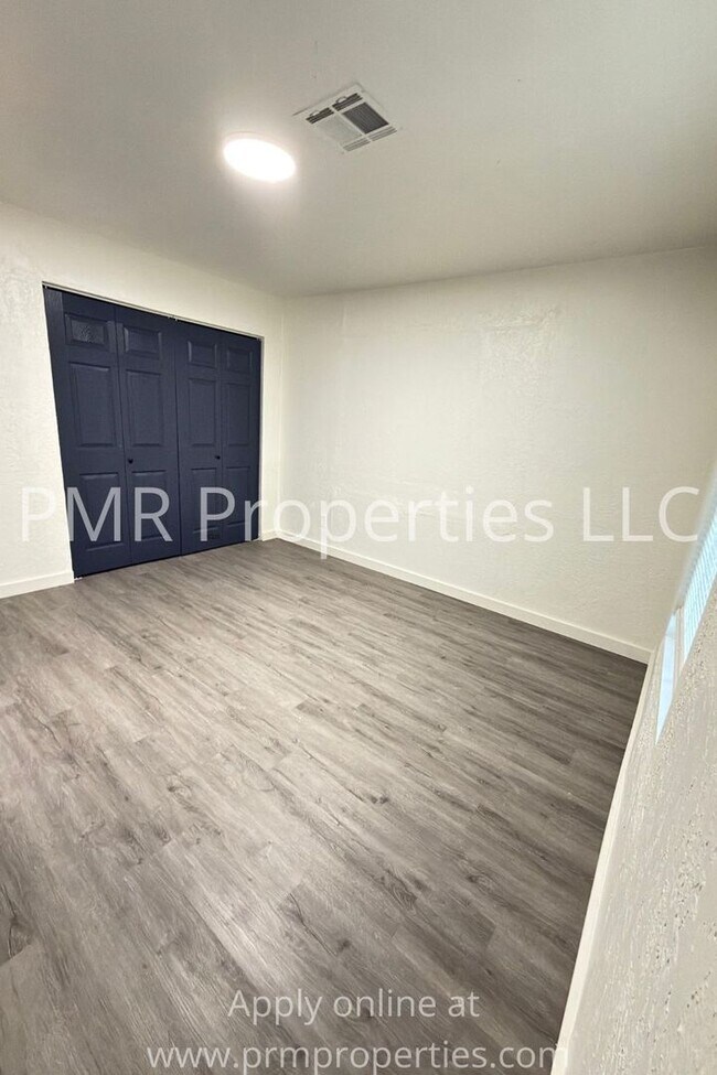 Building Photo - 4 Bedrooms / 2 Bathrooms House
