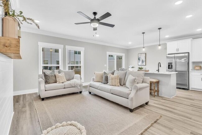 Building Photo - 166 Sango Dr