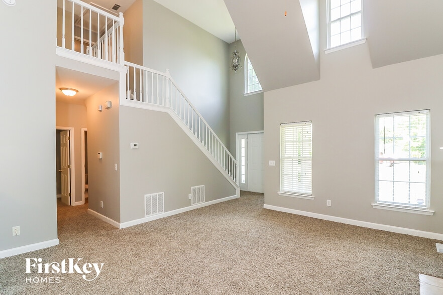 Building Photo - 2630 Argo Dr SE