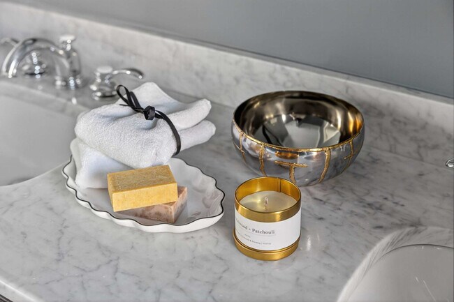 Building Photo - 611 N Pine St