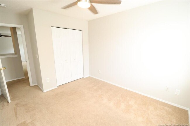 Building Photo - 5 Bellmore Ct