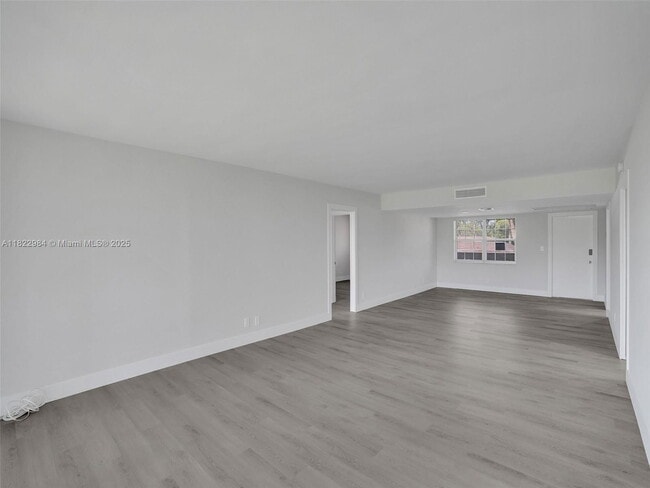 Building Photo - 3700 Oaks Clubhouse Dr