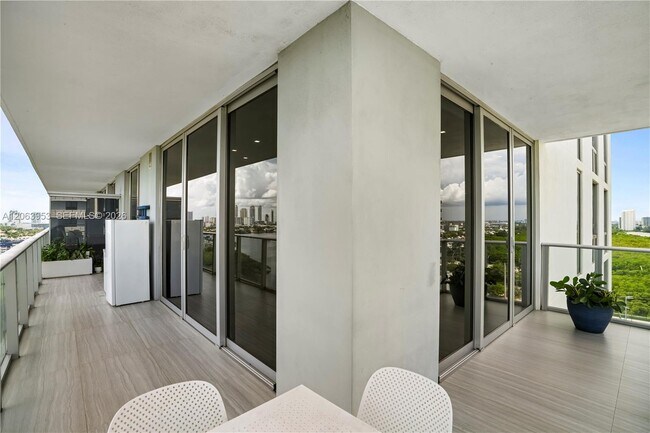 Building Photo - 16385 Biscayne Blvd