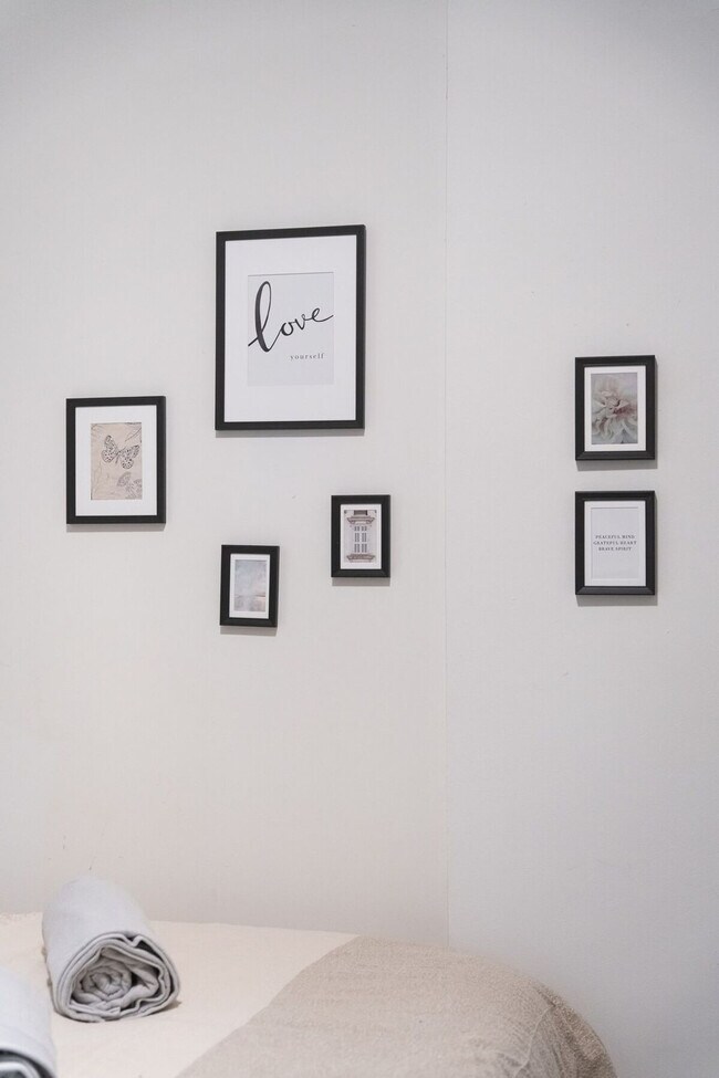 Building Photo - 252 E 33rd St