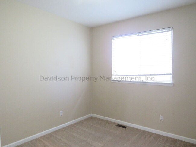 Building Photo - 7641 Autumn Knoll Dr