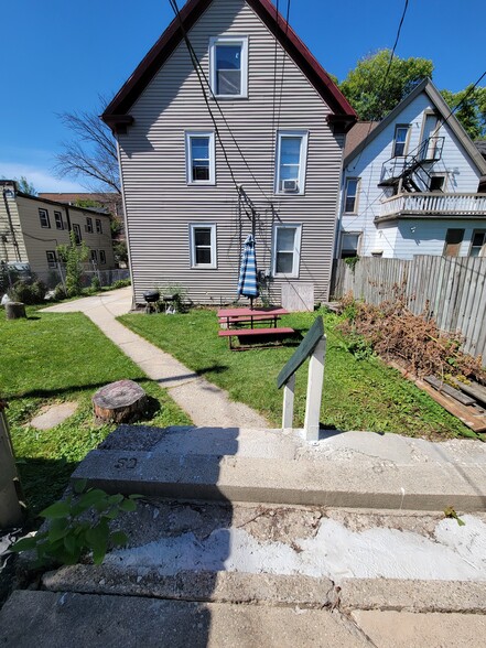 Building Photo - 2840 N Bartlett Ave