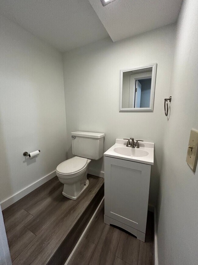 Building Photo - Beautiful 3-Bedroom Split-level Home in Gahanna