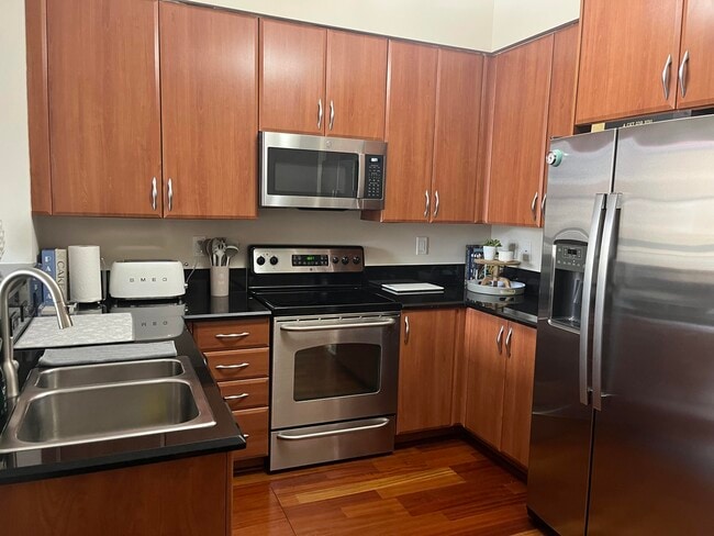 Building Photo - 801 S Olive Ave