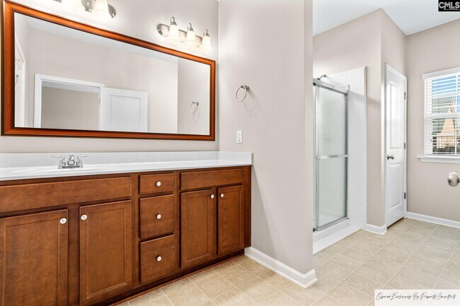 Building Photo - 825 Burnview Ln