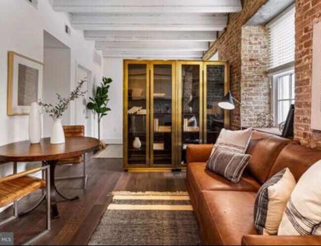 Building Photo - Luxury Loft in historic setting