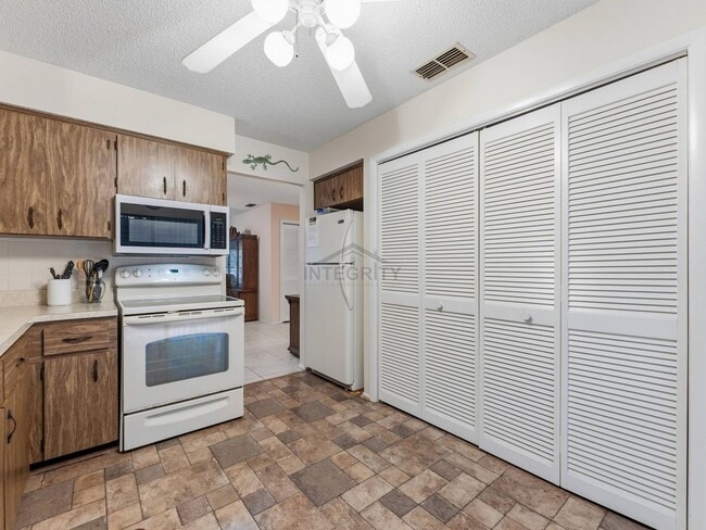 Building Photo - 8305 Sand Wedge Cir