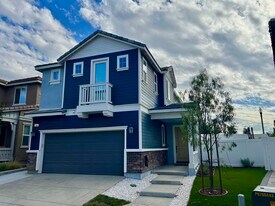 Building Photo - 394 Water Lily St