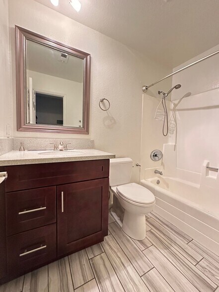 Building Photo - 5092 Pearce Dr