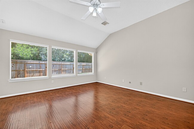 Building Photo - 815 Fairpark Ln
